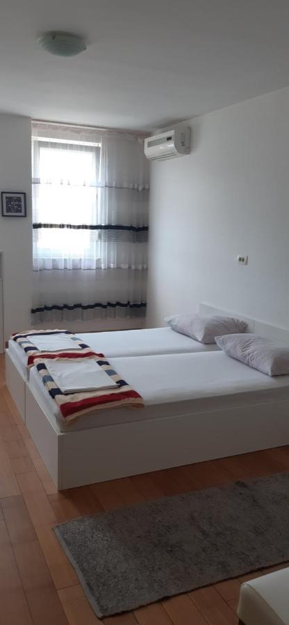 מוסטר Apartman M מראה חיצוני תמונה